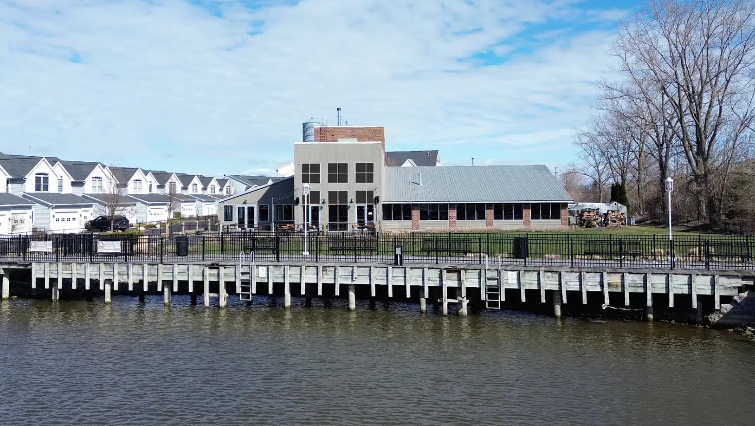 971 W Savidge St, Spring Lake, MI à vendre Photo principale– Image 1 sur 2