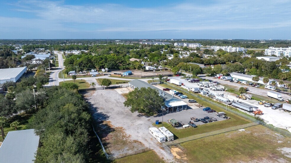 1901 Danr Dr NE, Palm Bay, FL à vendre - Aérien – Image 2 sur 19
