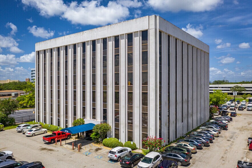6776 Southwest Fwy, Houston, TX à louer - Photo de l’immeuble – Image 1 sur 13