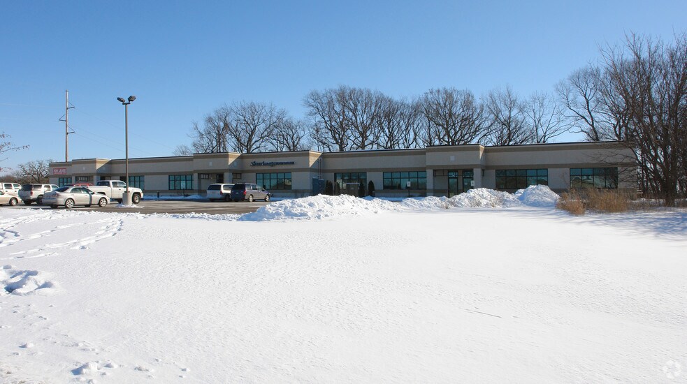 725 Cornerstone Crossing, Waterford, WI à vendre - Photo de l’immeuble – Image 3 sur 56