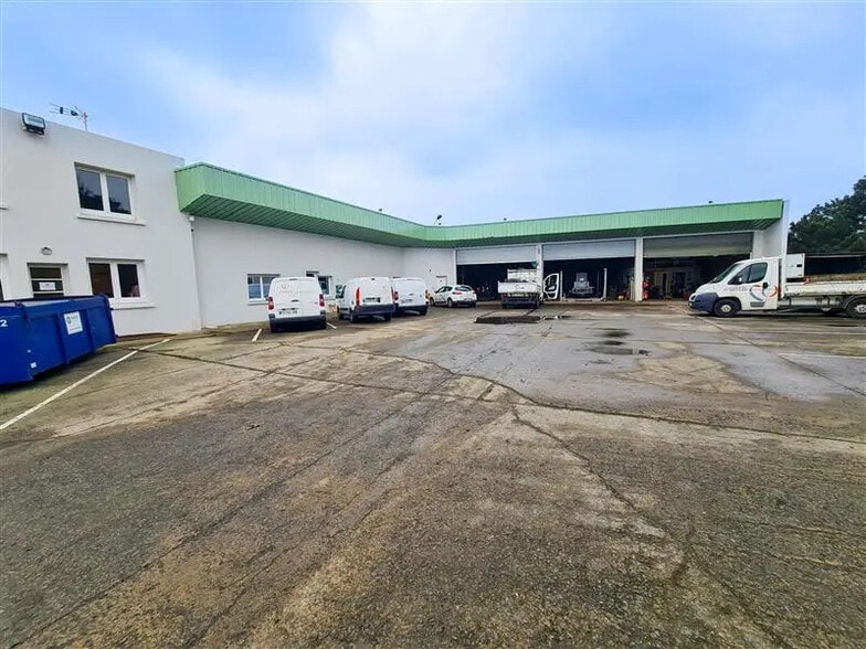 Local d'activités dans Saint-Brieuc à vendre - Photo de l’immeuble – Image 1 sur 11