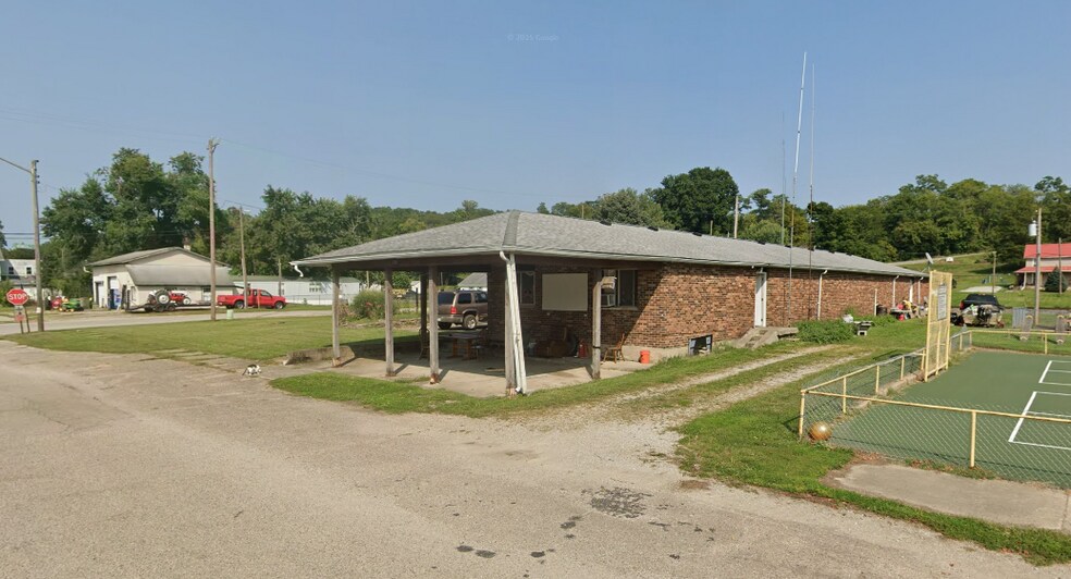 103 S Main St, Brownsville, IN à vendre - Photo de l’immeuble – Image 3 sur 4