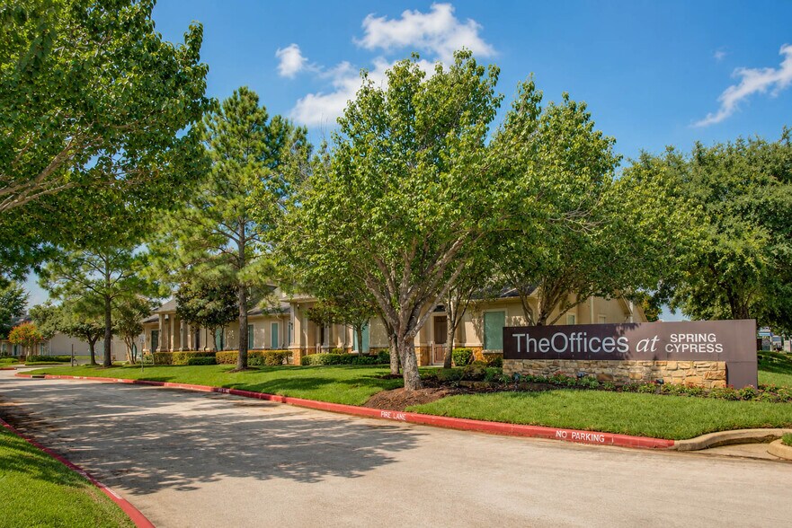 11601 Spring Cypress Rd, Tomball, TX à louer - Photo de l’immeuble – Image 2 sur 37