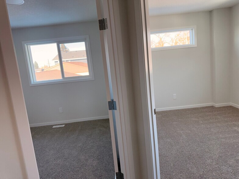 13012 120 St NW, Edmonton, AB à vendre - Photo intérieure – Image 3 sur 6