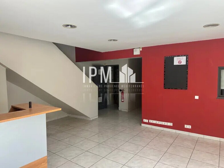 Local d’activités dans Aubagne à louer - Photo intérieure – Image 2 sur 7