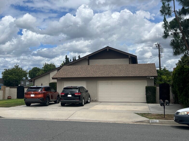 2229 Ponderosa St, Santa Ana, CA à vendre - Photo de l’immeuble – Image 2 sur 12