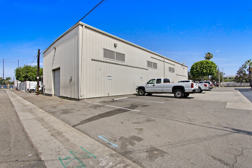 218 W Commonwealth Ave, Fullerton, CA à vendre - Photo de l’immeuble – Image 2 sur 15