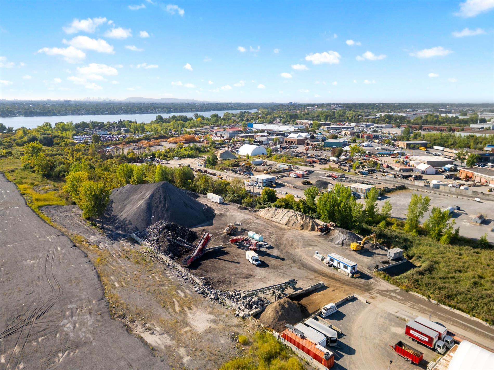 1362 Montée Masson, Laval, QC à louer Photo principale– Image 1 sur 3