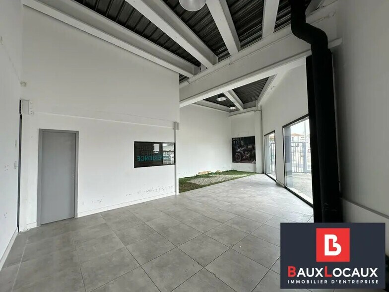Local commercial dans Le Pontet à louer - Photo de l’immeuble – Image 2 sur 11