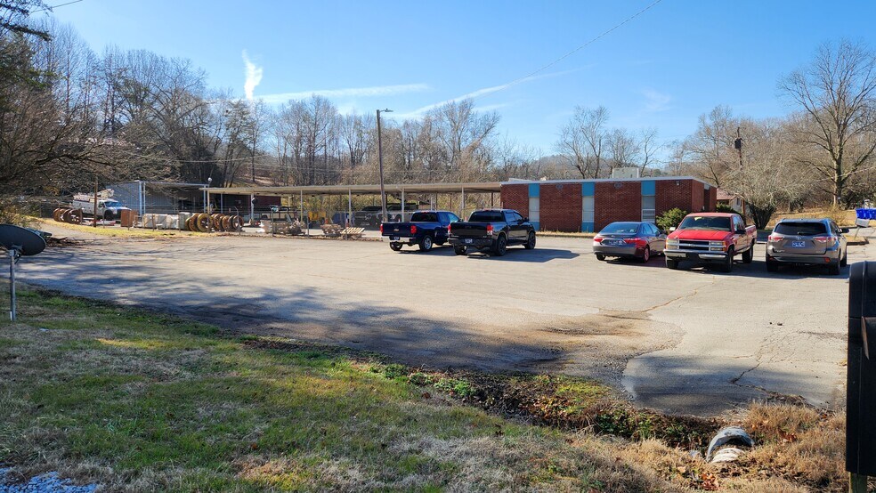 325 Fairchild St, Harriman, TN à vendre - Photo de l’immeuble – Image 2 sur 12