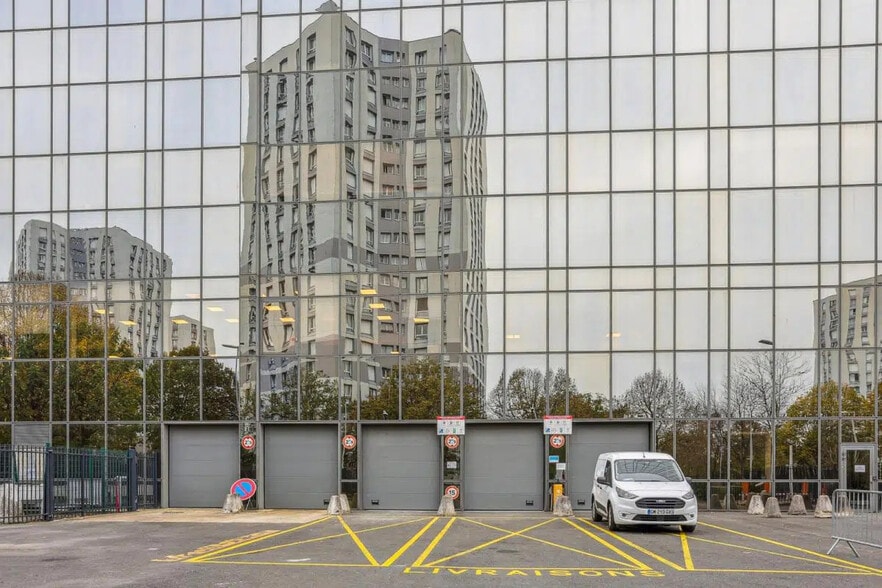 55 Avenue Des Champs Pierreux, Nanterre à louer - Photo de l’immeuble – Image 2 sur 6