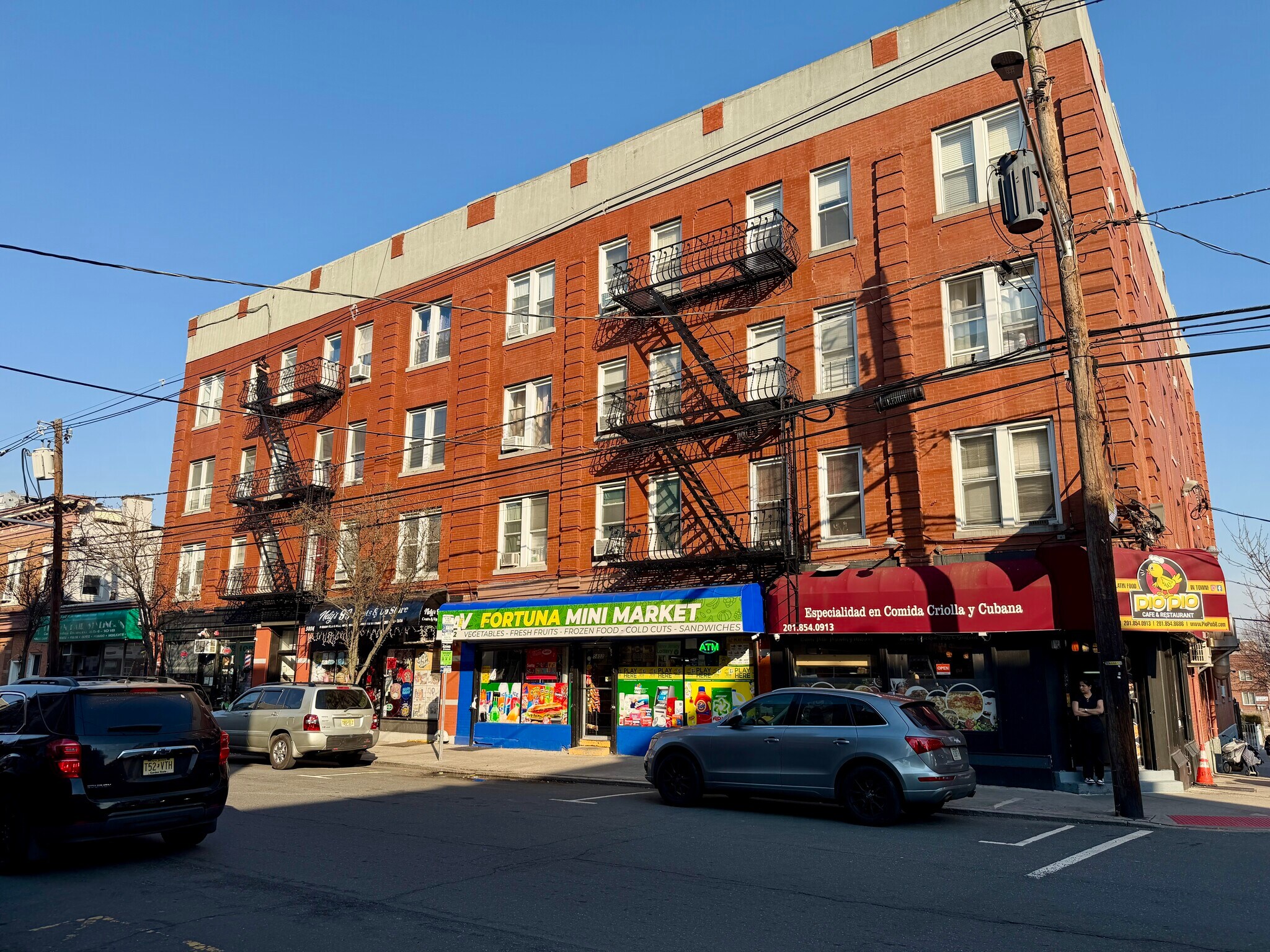 5806 Hudson Ave, West New York, NJ à vendre Photo de l’immeuble– Image 1 sur 5
