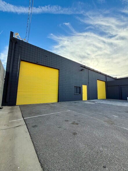 15164 Stagg St, Van Nuys, CA à louer - Photo de l’immeuble – Image 3 sur 13