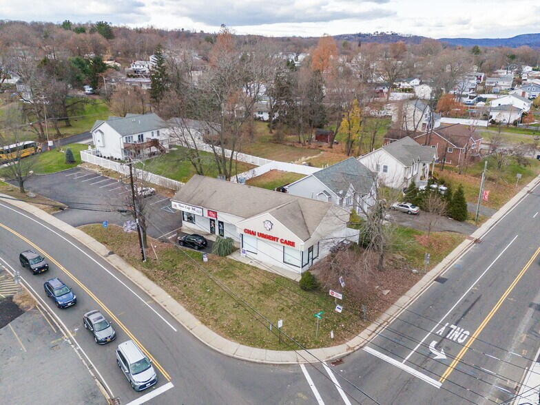 2 Suffern Ln, Garnerville, NY à louer - Photo de l’immeuble – Image 3 sur 23