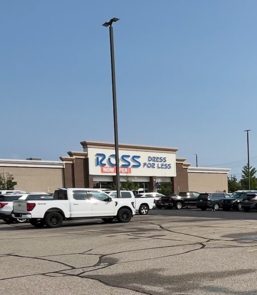 50700-50870 Gratiot Ave, Chesterfield, MI à louer - Photo de l’immeuble – Image 2 sur 35