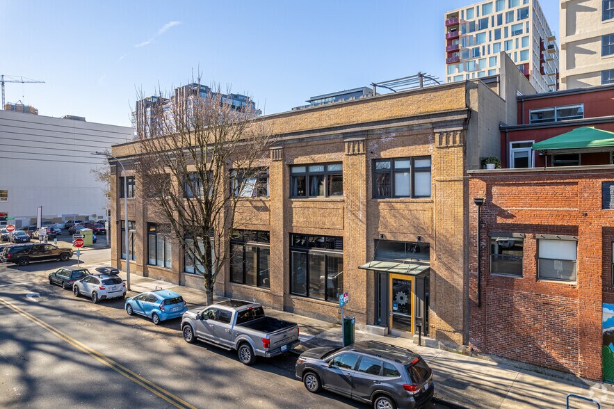 555 NW Park Ave, Portland, OR à louer - Photo de l’immeuble – Image 3 sur 16