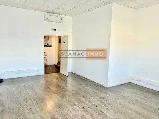 Bureau dans Puget-sur-Argens à louer - Photo de l’immeuble – Image 2 sur 4