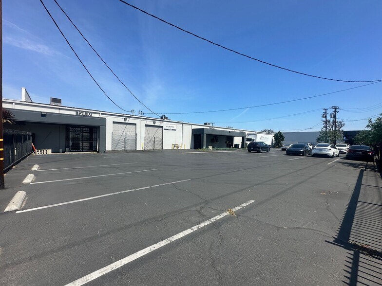 15610-15630 S Figueroa St, Gardena, CA à louer - Photo de l’immeuble – Image 3 sur 26