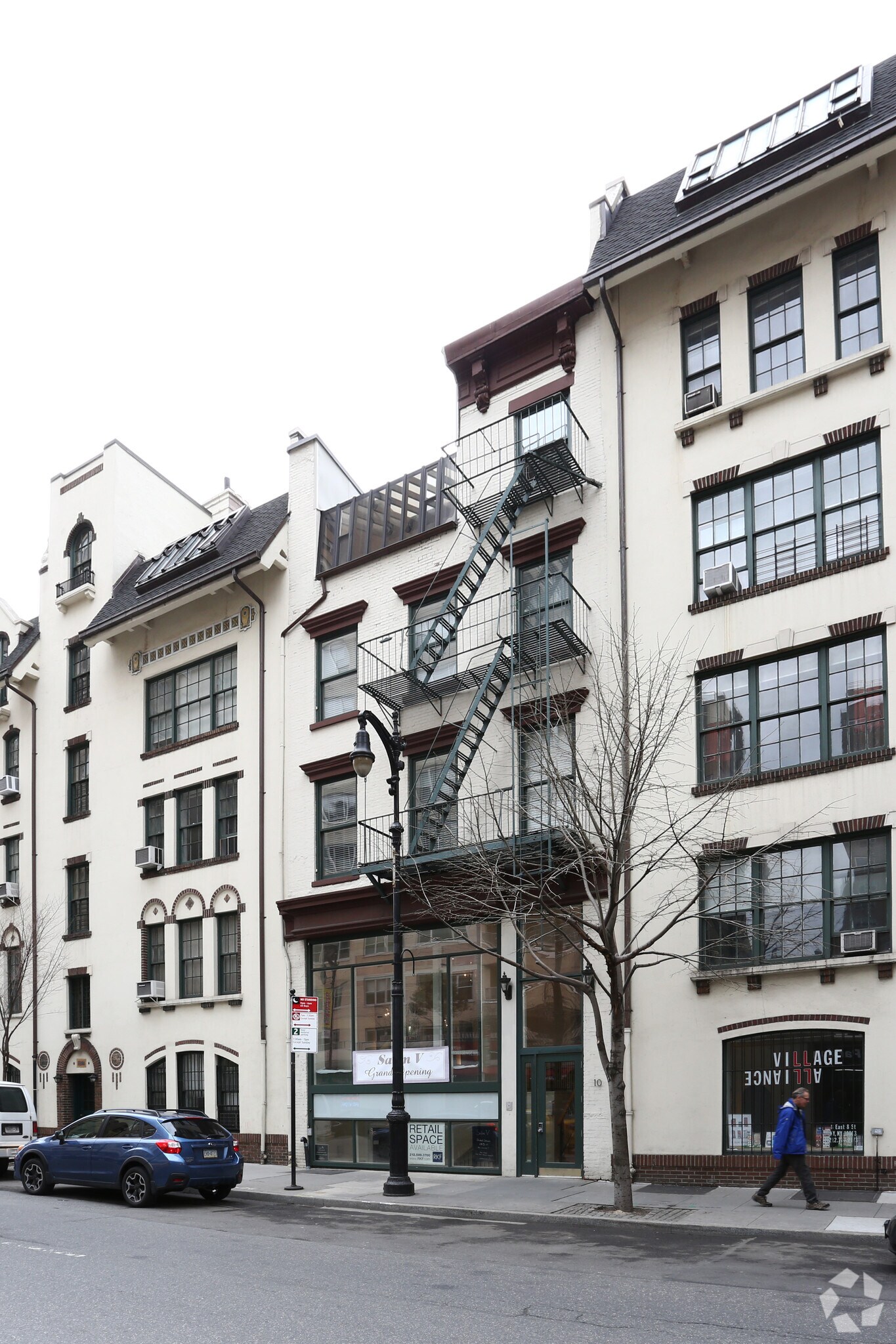 10 E 8th St, New York, NY à louer Photo de l’immeuble– Image 1 sur 5