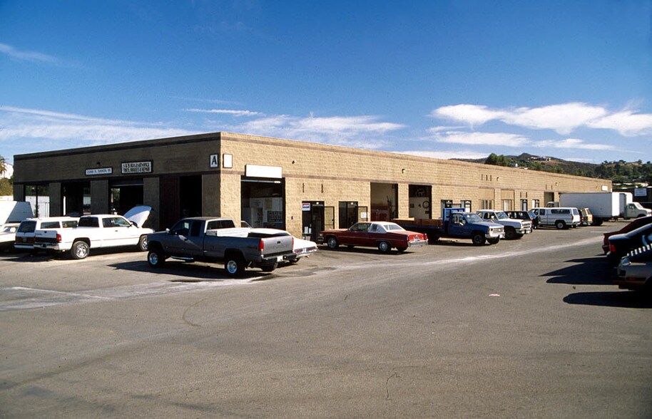 2244 S Santa Fe Ave, Vista, CA à louer - Photo de l’immeuble – Image 3 sur 5