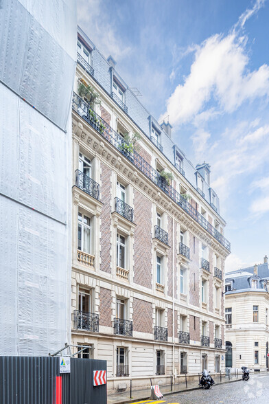 11 bis Rue Balzac, Paris à louer - Photo de l’immeuble – Image 2 sur 22