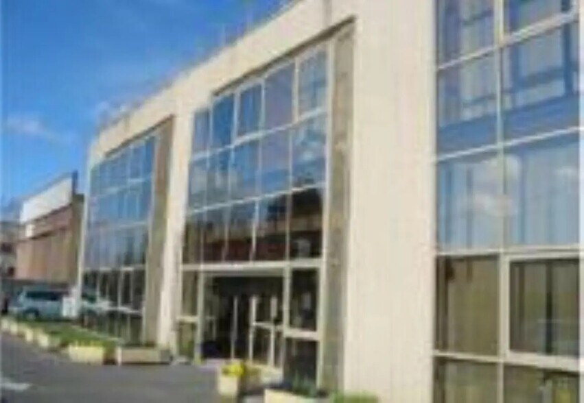 1-7 Rue Henri De France, Bezons à louer - Photo de l’immeuble – Image 1 sur 7