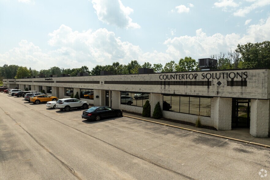 9345 Ravenna Rd, Twinsburg, OH à louer - Photo de l’immeuble – Image 3 sur 5