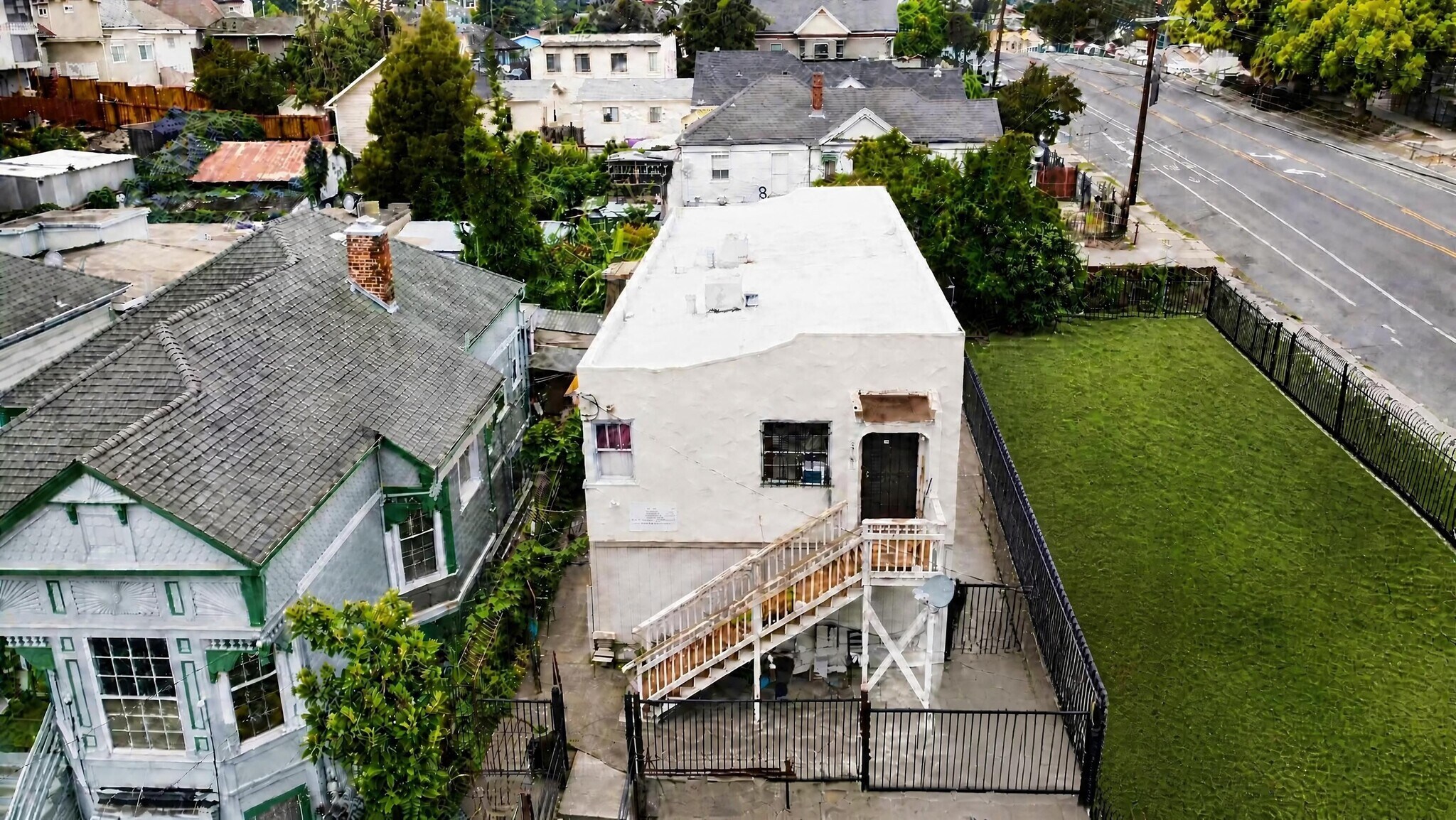 2051 23rd Ave, Oakland, CA à vendre Photo de l’immeuble– Image 1 sur 13