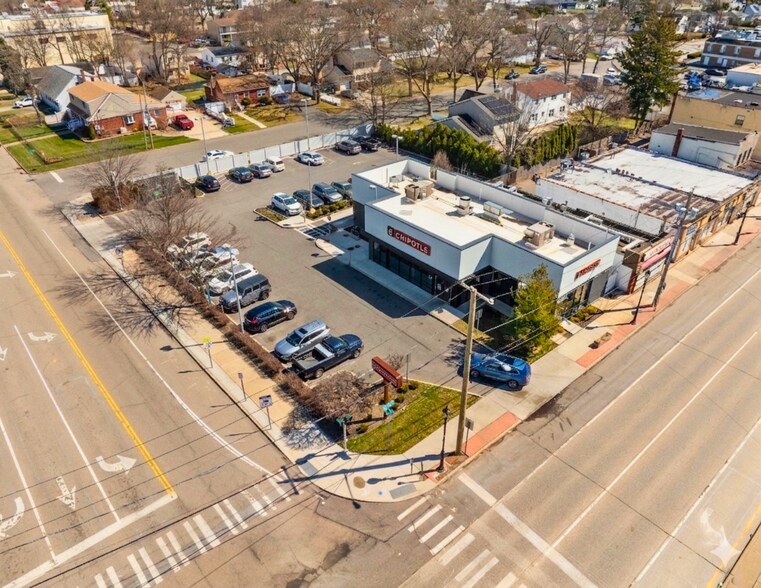 1831 Deer Park Ave, Deer Park, NY à vendre - Photo de l’immeuble – Image 1 sur 1