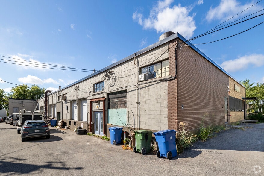 216 Prom Ronald, Montreal-Ouest, QC à louer - Photo de l’immeuble – Image 3 sur 3