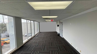 2740 E Oakland Park Blvd, Fort Lauderdale, FL à louer Photo intérieure– Image 2 sur 10