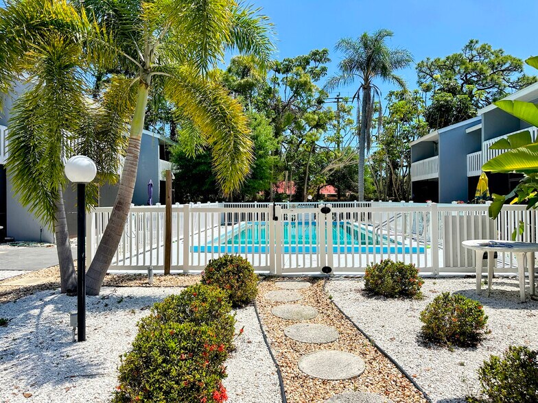 2740-2748 Proctor Rd, Sarasota, FL à vendre - Photo de l’immeuble – Image 3 sur 11