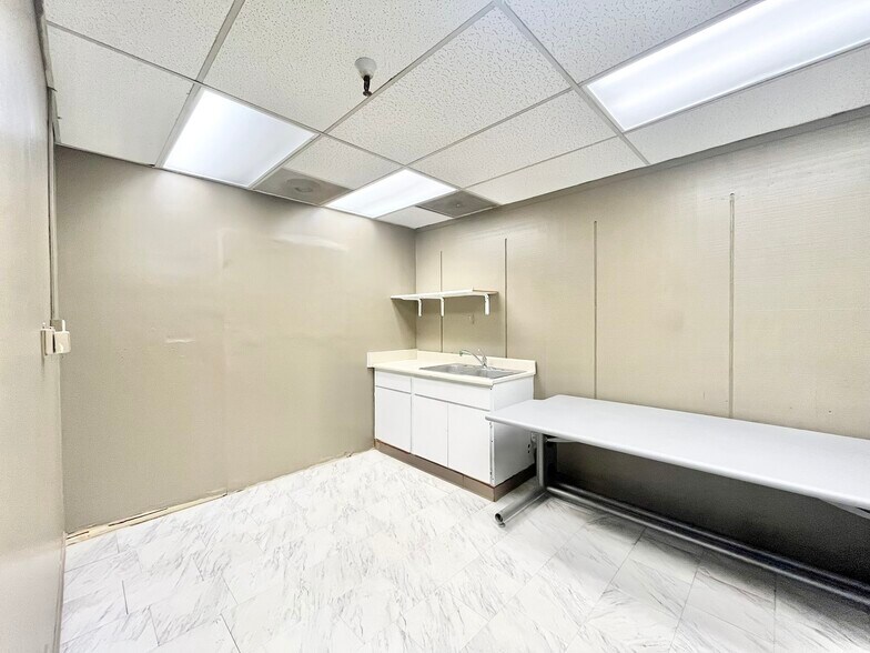408 Sunrise Ave, Roseville, CA à vendre - Photo de l’immeuble – Image 3 sur 19