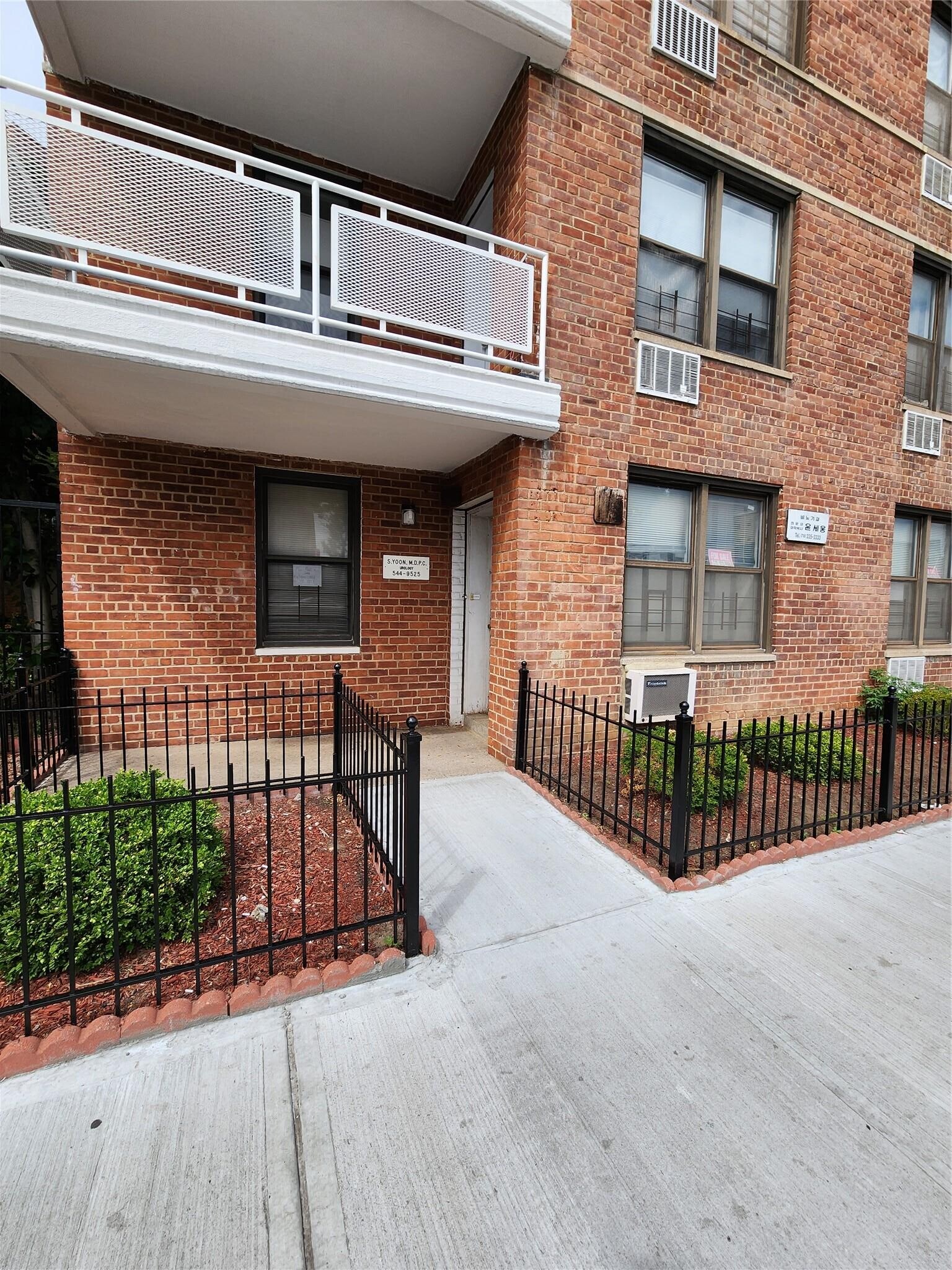 10025 Queens Blvd, Forest Hills, NY à vendre Photo de l’immeuble– Image 1 sur 38