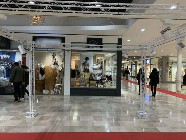 Plus de détails pour Local commercial à vendre