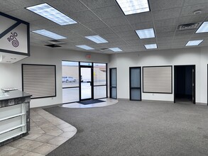 4809 W Loop 289, Lubbock, TX à louer Hall d’entrée– Image 1 sur 1