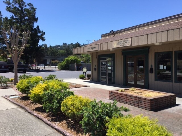 1 Orinda Way, Orinda, CA à louer - Photo de l’immeuble – Image 1 sur 7