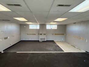 626-650 Tustin St, Orange, CA à louer Photo intérieure– Image 1 sur 2