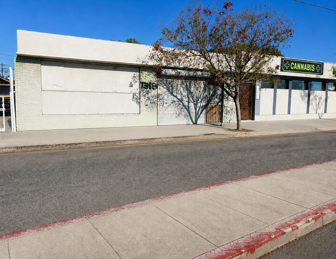 7318 S Vermont Ave, Los Angeles, CA à louer Photo de l’immeuble– Image 1 sur 8