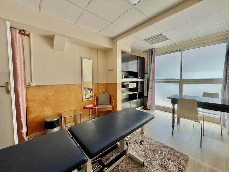 Bureau dans Cagnes-sur-Mer à louer - Photo de l’immeuble – Image 1 sur 5