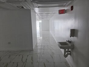 983-985 Church St, Baldwin, NY à louer Photo intérieure– Image 2 sur 24