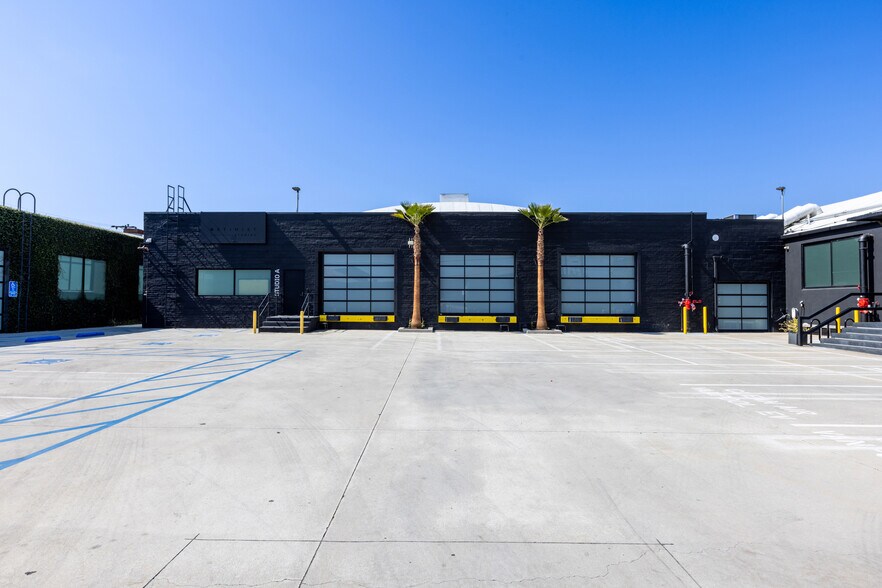 5431 W 104th St, Los Angeles, CA à louer - Photo de l’immeuble – Image 1 sur 7