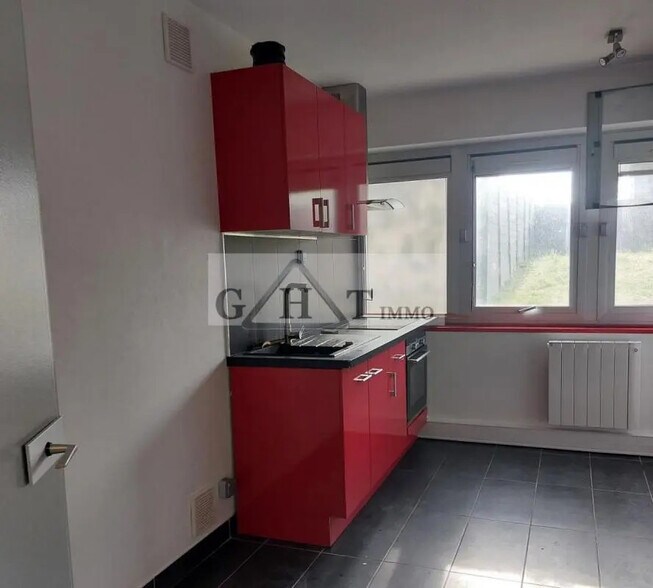 Bureau dans Mareuil-lès-Meaux à louer - Photo de l’immeuble – Image 3 sur 4