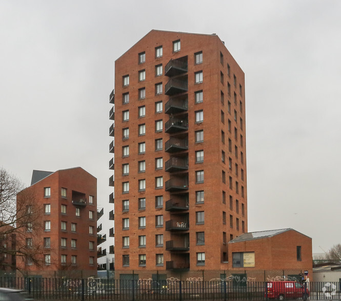 18 Gillender St, Londres à vendre - Photo principale – Image 1 sur 5