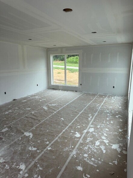 1060 D W Griffith Ln, La Grange, KY à louer - Photo de l’immeuble – Image 2 sur 7