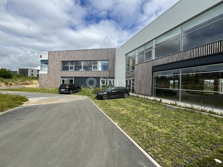 Bureau dans Louvres à vendre - Photo de l’immeuble – Image 1 sur 8