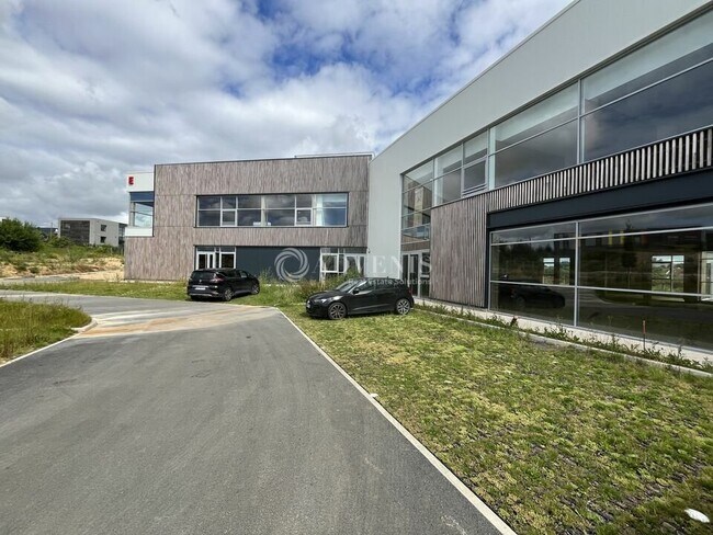 Plus de détails pour 2 Avenue Du Noyer À La Malice, Louvres - Bureau à vendre