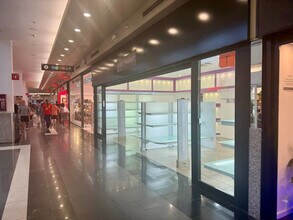 Local commercial dans Barberà del Vallès, Barcelona à louer Photo intérieure– Image 1 sur 17