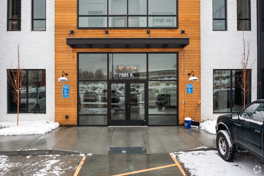 7585 S Union Park Ave, Midvale, UT à louer - Photo de l’immeuble – Image 3 sur 4
