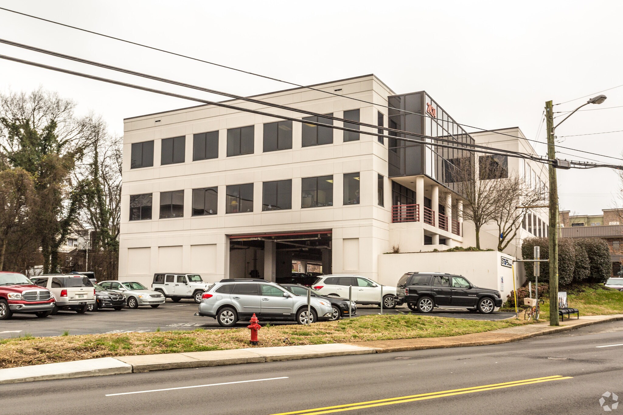 2424 21st Ave S, Nashville, TN à louer Photo principale– Image 1 sur 4